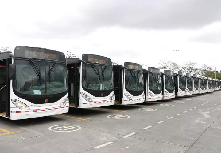 Además de la compra, se pretende seguir recuperando más buses que se encontraban detenidos por diversos daños. Foto: Cortesía MiBus