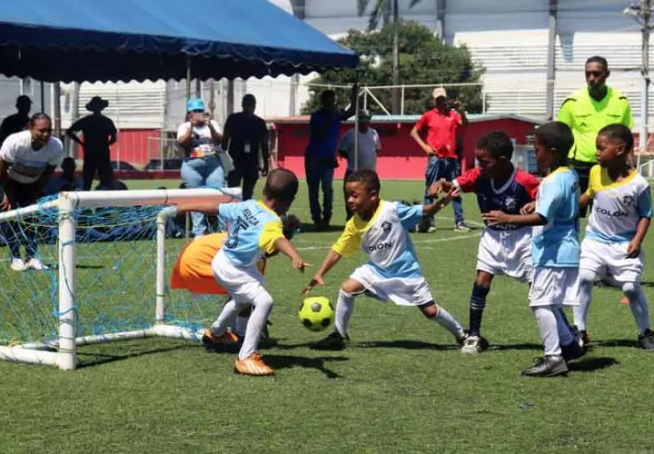 futbol-_preescolar-_colon-_campeon-_5_estrellas_1_0.jpg