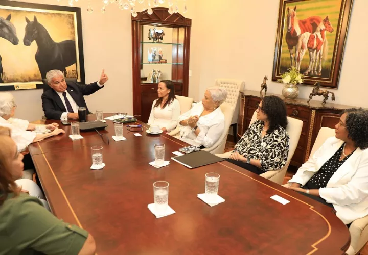 El presidente se reunió con activistas para abordar el tema. Foto: Cortesía / Archivo