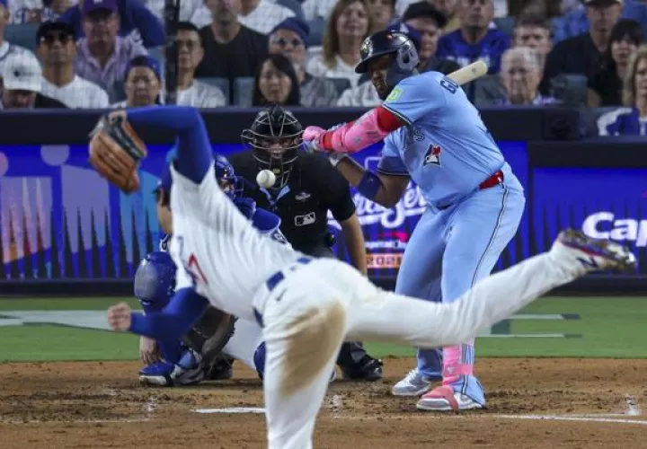 Vladmiri Guerrero Jr. conectó un jonrón contra Shohei Ohtani. Foto: EFE