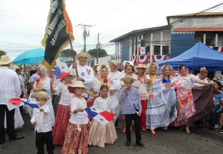 En el distrito de Capira y Arraiján, las colonias Santeñas también organizaron actividades de conmemoración de esta fecha histórica para el país. Foto. Eric Montenegro