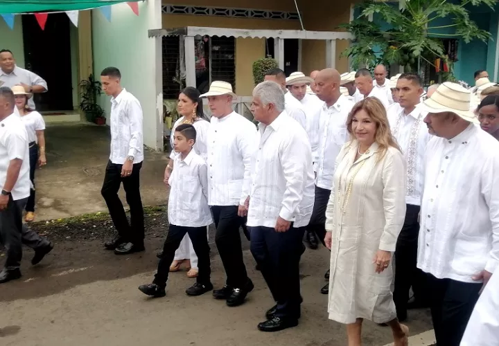 El discurso cerró con un llamado a honrar la historia con responsabilidad presente, trabajando desde todos los sectores por una provincia más fuerte, sostenible y justa para las generaciones venideras. Foto. Thays Domínguez