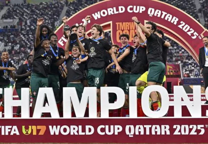 Jugadores de Portugal celebran ganar el título del Mundial Sub-17. Foto: EFE