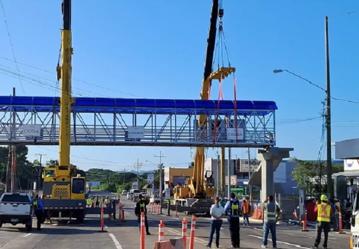 Actualmente se desarrollan labores complementarias como señalización vial, coordinación con las autoridades de tránsito y trabajos de limpieza, fundamentales para garantizar la seguridad de los usuarios. Foto. Thays Domínguez