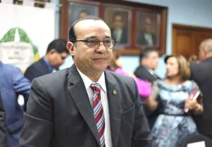 Flores presentó el comunicado en su cuenta de X