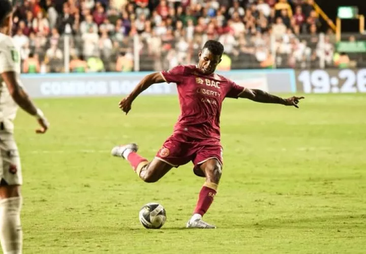 Fidel Escobar anotó un gol para el Saprissa. Foto: @SaprissaOficial