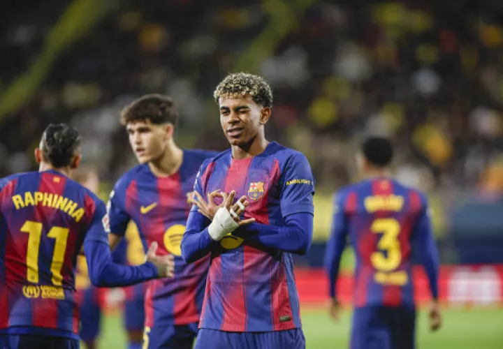 El delantero del Barça, Lamine Yamal, festeja su gol ante Villarreal. Foto; EFE