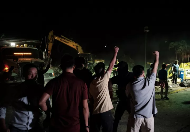 Miembros de la comunidad china protestaron frente al mirador, indignados por la demolición. Foto: Cortesía