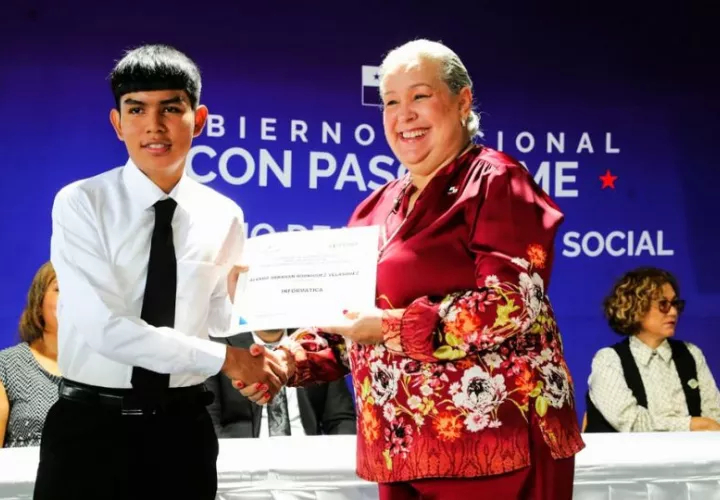 Álvaro Rodríguez se graduó con honores. Foto: Cortesía