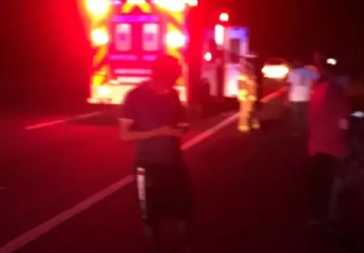 Las víctimas murieron atropelladas cuando intentaban cruzar la vía Interamericana cerca de un puente elevado.