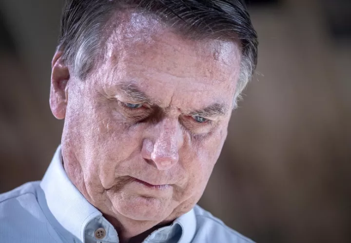 Bolsonaro destruyó la tobillera electrónica con la que se le controlaban sus movimientos. Foto: EFE