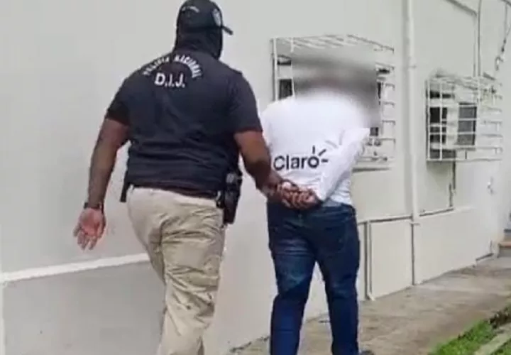 Ambos son requeridos después de un informe de auditoría elaborado por la Contraloría General de la República. Foto. Policía Nacional 