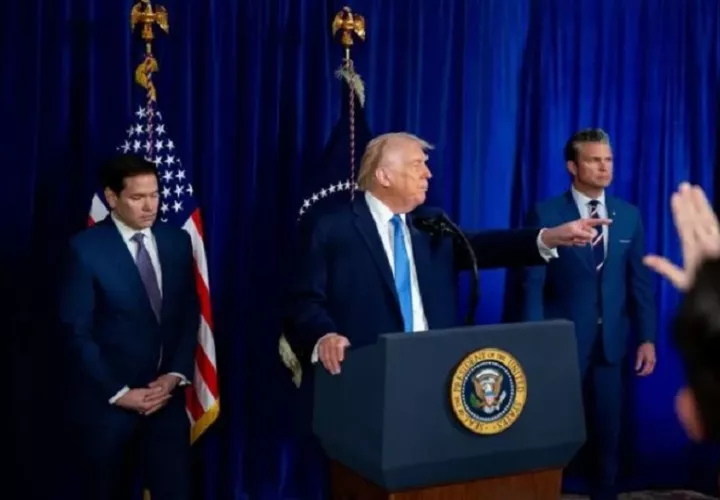  El secretario de Estado de EE. UU., Marco Rubio; el presidente de EE. UU., Donald Trump; y el secretario de Defensa de EE. UU., Pete Hegseth, en conferencia de prensa. Foto: EFE