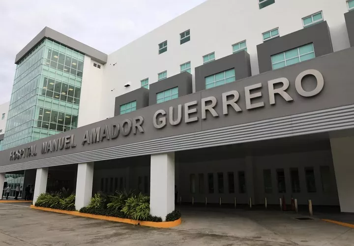 De igual forma, se reitera que solo se permite el ingreso de agua y está prohibido llevar alimentos, flores y plantas a las salas de hospitalización. Foto. Diómedes Sánchez