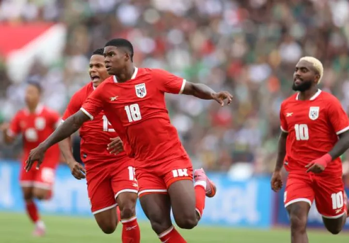 El panameño Kadir Barría (18), festeja su gol contra Bolivia. Foto: EFE