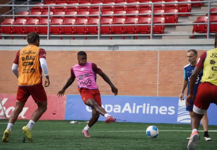 Kadir Barría en los entrenamientos de la selección mayor. Foto: FPF