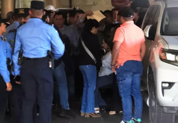 lanzan_artefacto_explosivo_parlamento_de_honduras_0.jpg