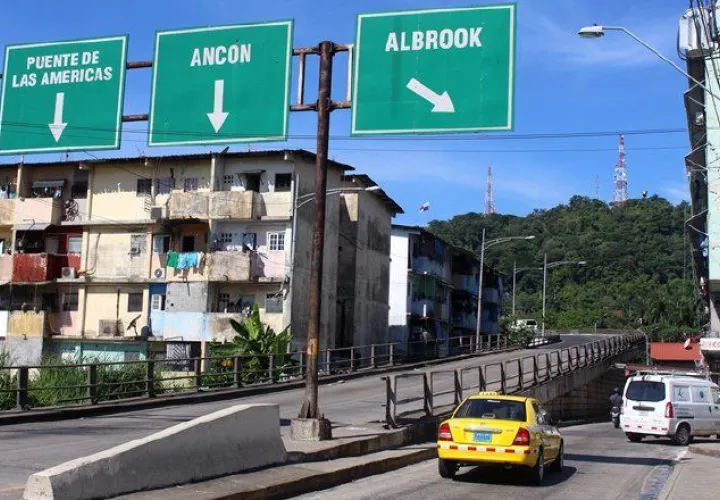 Son 12 puentes que serán reparados incluyendo el que conecta a Curundú con la Avenida 3 de noviembre. Foto: Archivo