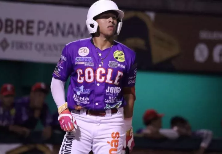 Ricardo Acosta, llegó al club de 100 imparables en el béisbol juvenil. Foto: Fedebeis
