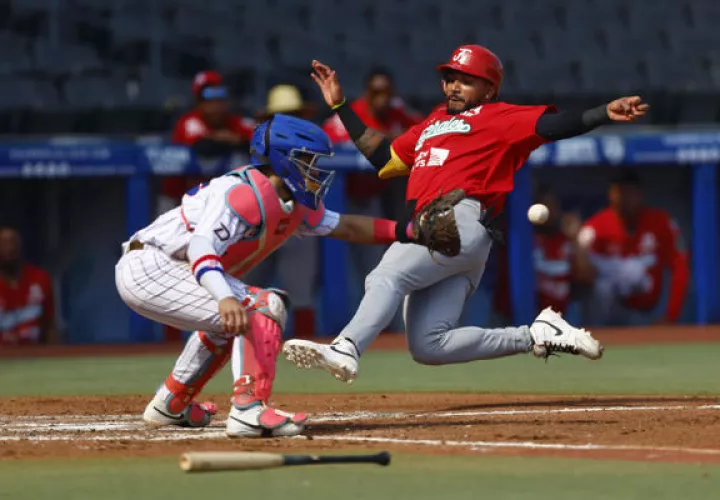 Panamá cae ante República Dominicana en un juego récord en carreras anotadas. Foto: EFE