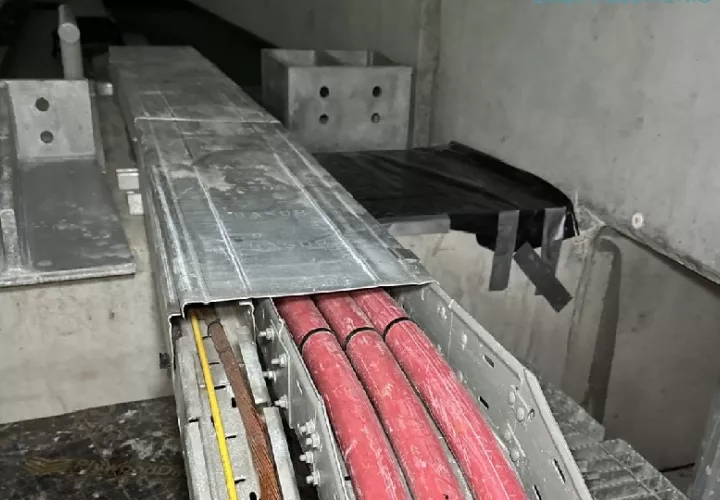 Se conoció además que uno de los implicados en este caso de hurto de cables fue trabajador en la obra de la Línea 3 del Metro.  Foto. PN