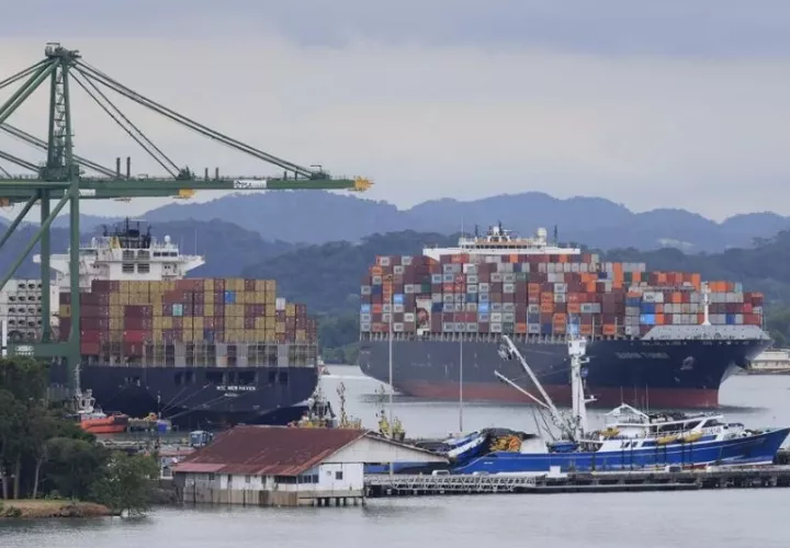 El Gobierno emitió un decreto de “ocupación” para asumir el control de los bienes dentro y fuera de las instalaciones de los puertos.  EFE