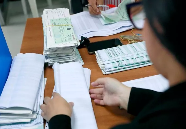 El Ifarhu aspirar a pagar con cuenta bancaria y eliminar los cheques. Foto: Archivo