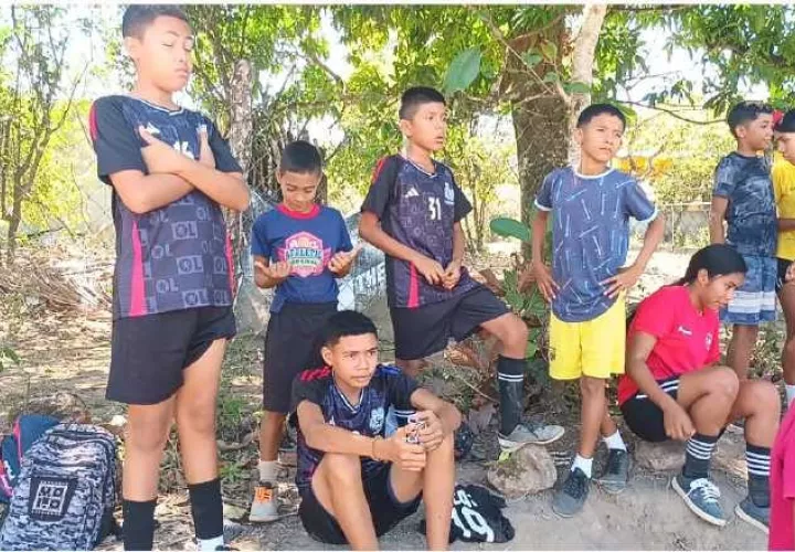 Los jóvenes se preparan para entrenar. Foto: Melquiades Vásquez A