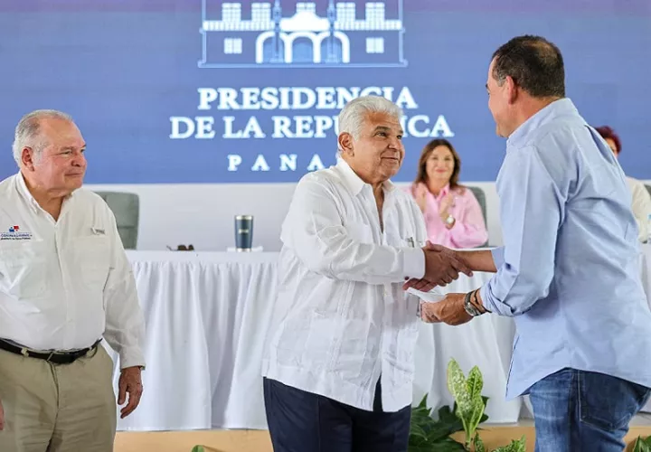Durante la reunión del presidente en San Carlos. Foto: Presidencia