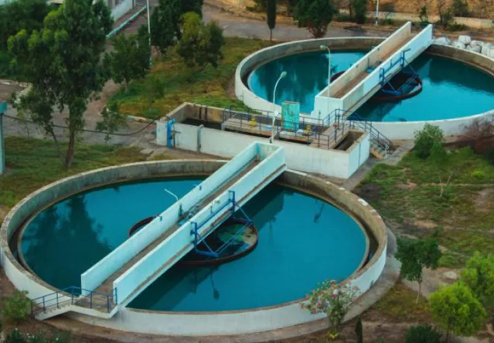 Las plantas de tratamiento de aguas residuales residenciales debieran ser un complemento a la labor que realiza la planta de Juan Díaz, que las devuelve limpias a la bahía. Foto ilustrativa