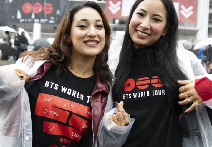 Fans del grupo de K-pop BTS en las puertas del estado de Goyang, Corea del Sur. Foto: EFE / EPA / Jeon Heon-Kyun