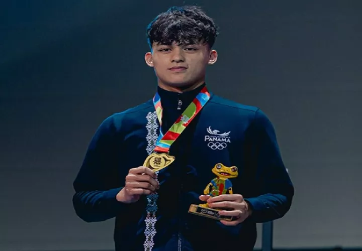 Caleb Caldito Chan ganó oro en  espada individual masculino. Foto: COP