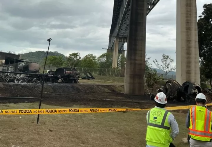 Inspección al área de la explosión. Foto: Cortesía