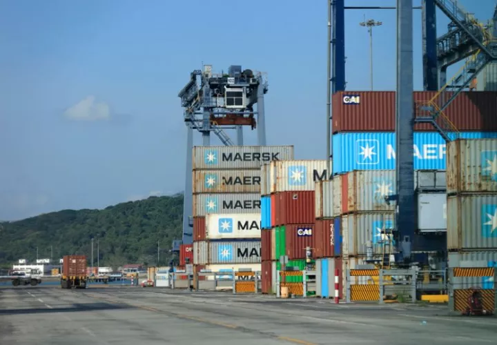 Contenedores en el Puerto de Balboa. Foto: EFE
