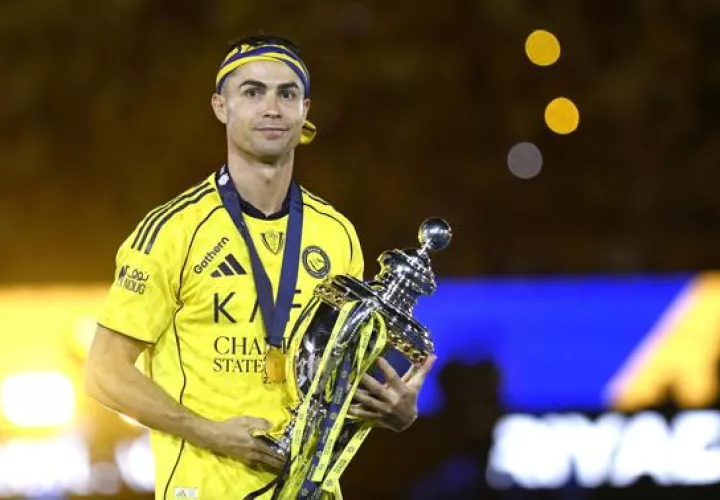 Cristiano Ronaldo se corona con Al Nassr en Arabia Saudí. Foto:EFE