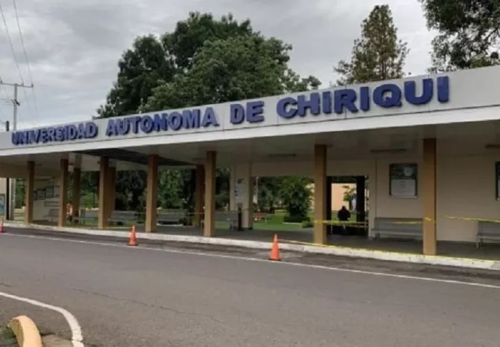 Los dirigentes advirtieron sobre la falta de pago a los docentes.