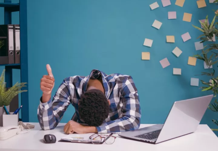El 'burnout' no llega de repente, sino después de varios 'sí'. Foto: Ilustrativa / Freepik