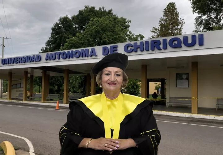 Esta es la tercera vez que se da a conocer la renuncia de la rectora.