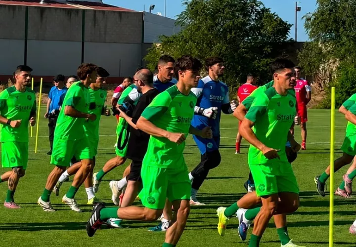 Mediocampista panameño Juan Antonio Moltó de 18 años busca consolidar su carrera futbolística  en el CD  Extremadura. 
