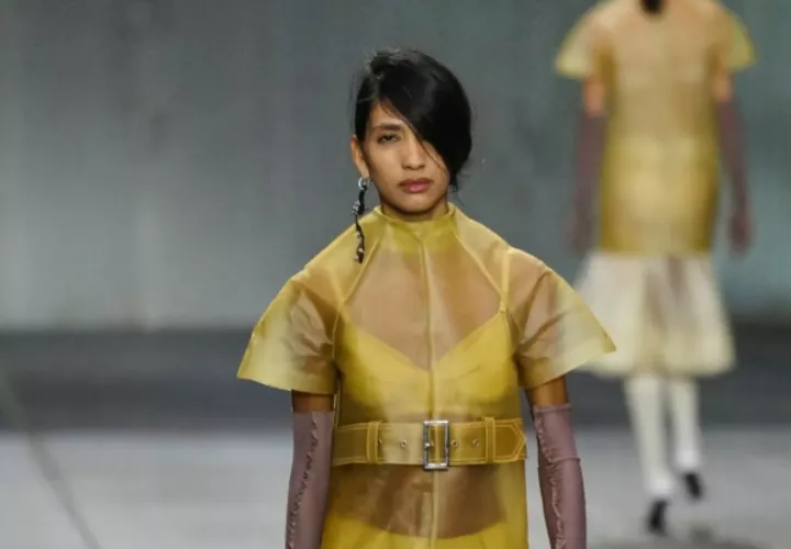Una modelo luce un diseño de Doblas en la última jornada de la 080 Barcelona Fashion, el pasado mes de abril.  Foto: EFE / Alejandro García