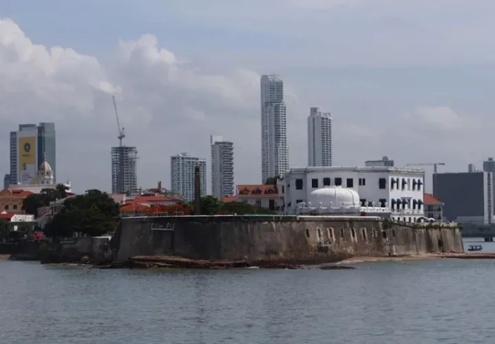 Muralla Colonial de la Punta Chiriquí, en el Casco Antiguo de Ciudad de Panamá (Panamá). Foto: EFE / Carlos Lemos