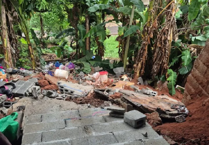 Se reportó que el Sistema Nacional de Potección Civil se trasladó al área con asistencia para los damnificados. Foto. Cortesía