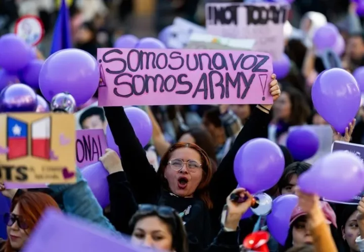 ARMY en una manifestación, en Santiago (Chile).  Foto: EFE / Javier Torres Lantadilla