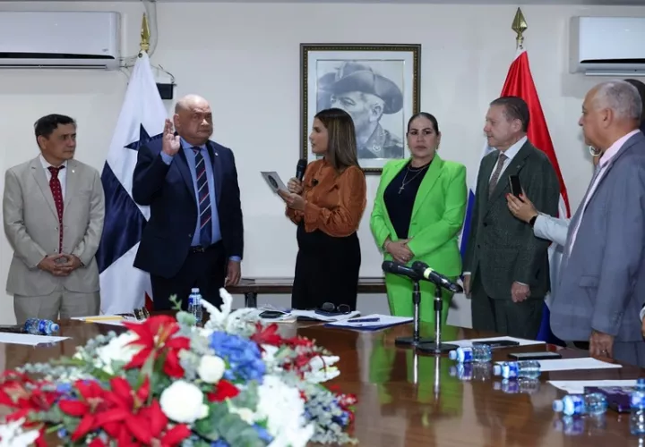 Acto de instalación de la Comisión de Gobierno.  Cortesía 