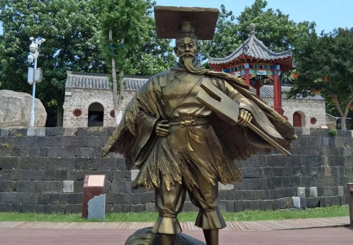 Estatua de Yu el Grande es un héroe mitológico conocido por controlar las inundaciones.