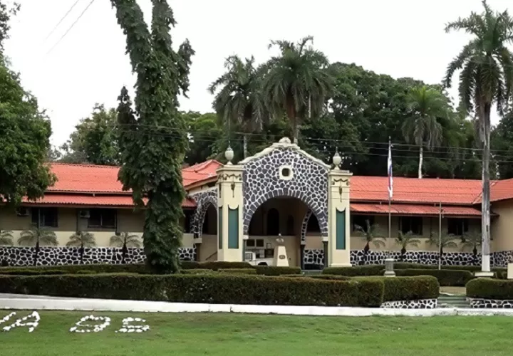 Las autoridades educativas informaron que el reinicio de las clases está previsto para el próximo lunes, siempre que las condiciones sanitarias lo permitan y se evalúe la evolución de los estudiantes afectados. Foto. Thays Domínguez