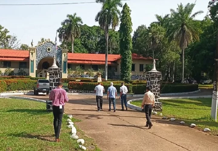 En este tipo de instalaciones, la convivencia permanente en dormitorios y comedores incrementa exponencialmente el riesgo de transmisión de enfermedades respiratorias. Foto. Melquíades Vásquez