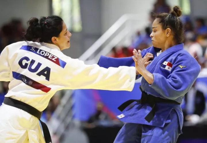 Kristine Jiménez (der.) dio medalla de bronce a Panamá. Foto:EFE