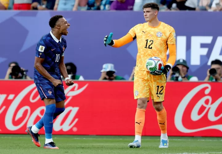 Gracias a un penalti convertido por Kylian Mbappé, Francia avanzó. Foto: EFE