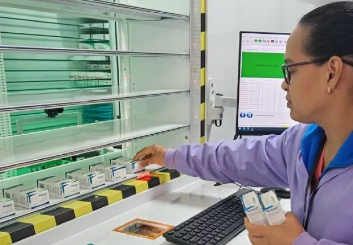 El sistema incorpora un semáforo de inventario que alerta cuando las existencias de un medicamento son bajas. Foto: Cortesía